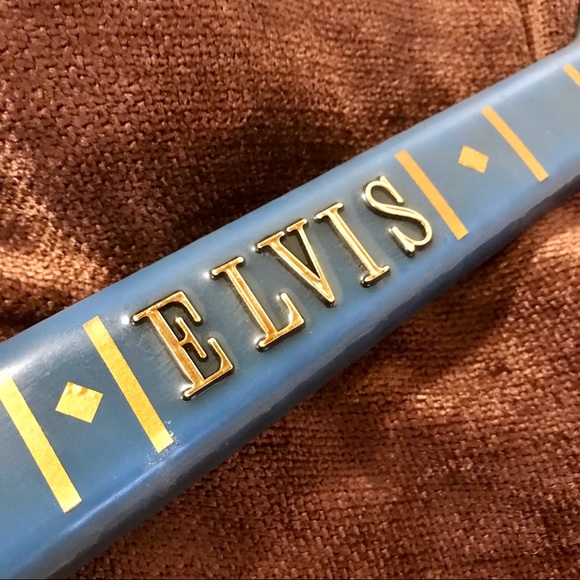 Elvis clock blue with glitter under coating. Works.